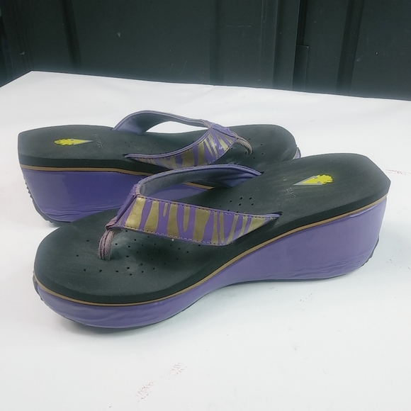 Volatile 9 Purple Black Snake Flip Flops Shoes